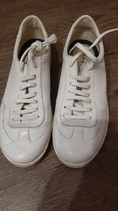 Бели обувки на Зара