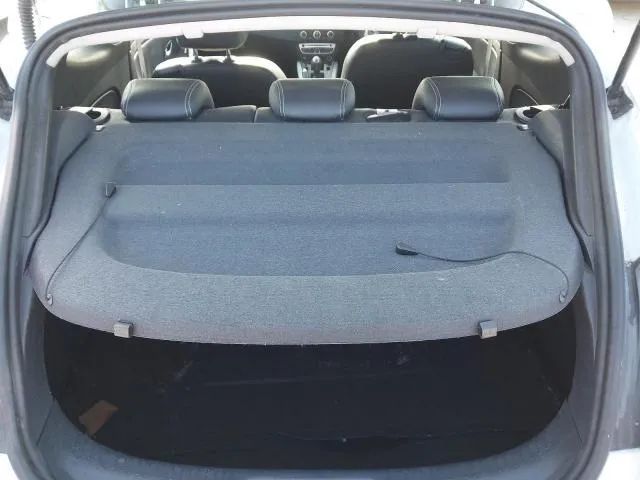 Piese de Renault Megane 3 2011 in 2 usi