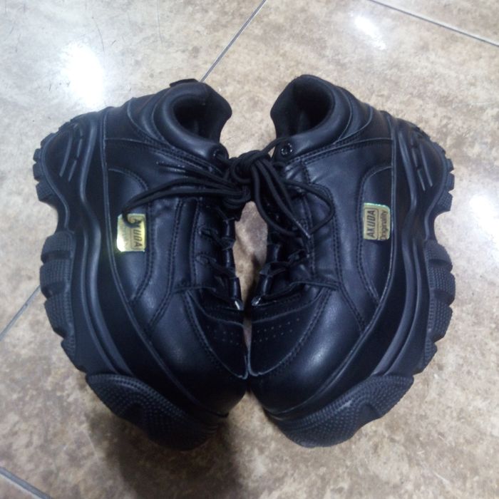 Продаю кроссовки AKUDA