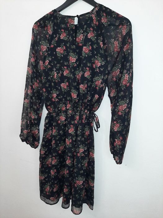 Черна рокля на цветя, Mango