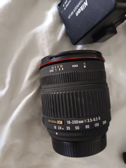 Vând aparat foto Nikon D 5200,in stare perfectă de funcționare