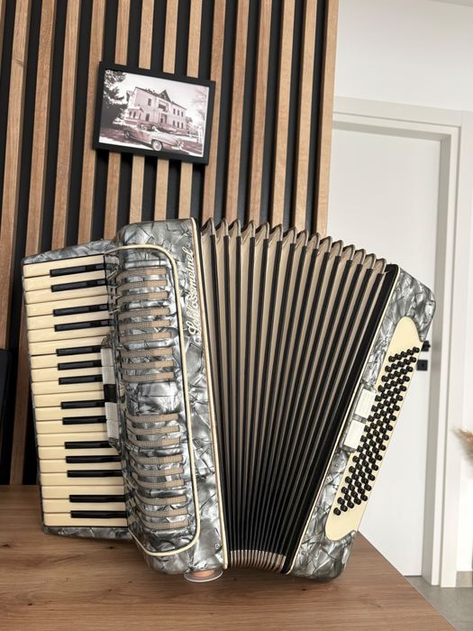 Acordeon nemtesc cu 80 de basi impecabik