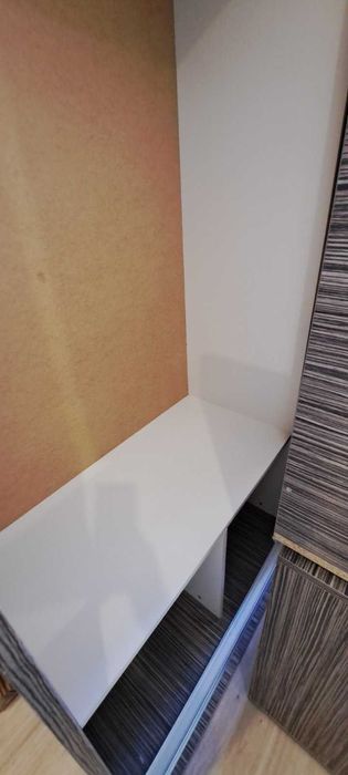 Обзавеждане за спалня - гардероб, скрин, нощни шкафчета и огледало