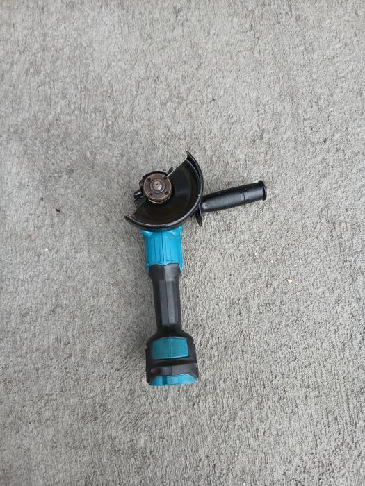 Безчетков ъглошлайф Makita 18волта