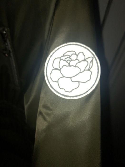 Красивая весенняя куртка.