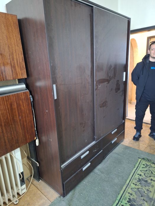 Подарявам мебели