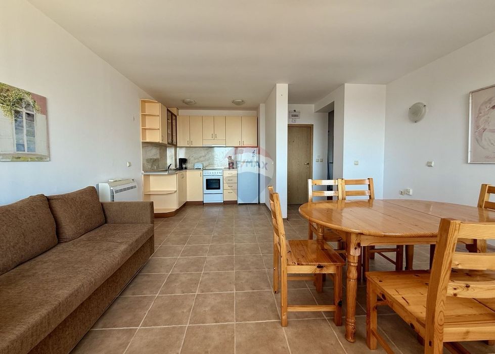 Апартамент с две спални и нескриваема морска гледка за продажба, гр.