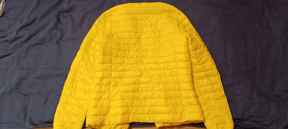 Пролетно жълто яке