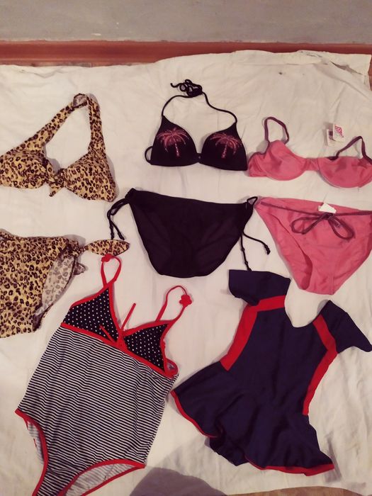 Продам детские купальники.