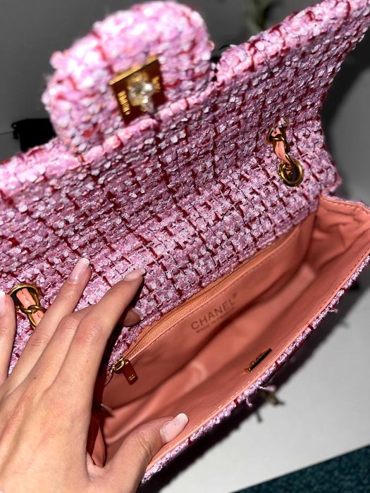 дамска чанта на шанел розова  chanel нова с кутия и дълга дръжка