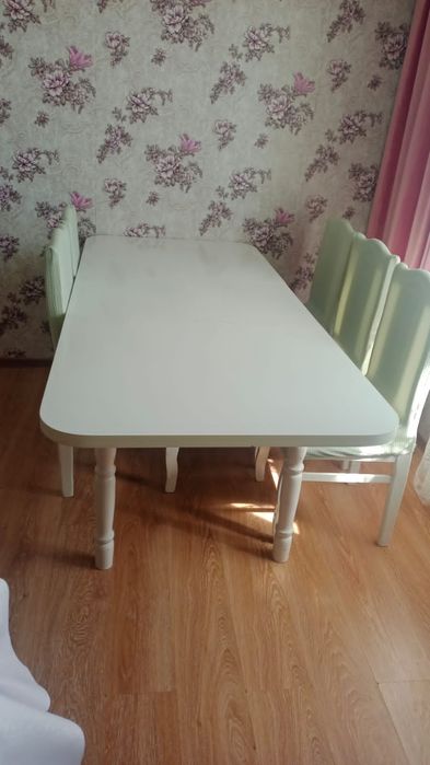 Продается стол со стульями