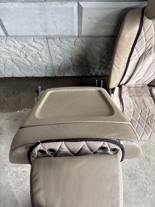 Сиденья передние