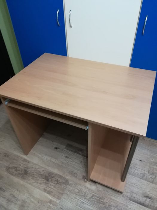 Бюро за настолен компютър