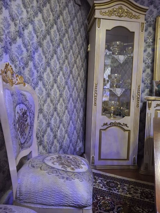 Mebel yangi 4 oy ishladim yangide duribdi ustol hamm yangi