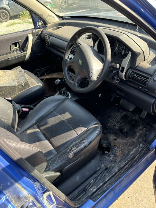 Land rover 2.5 бензин на части. Кожен салон. Може и цял!