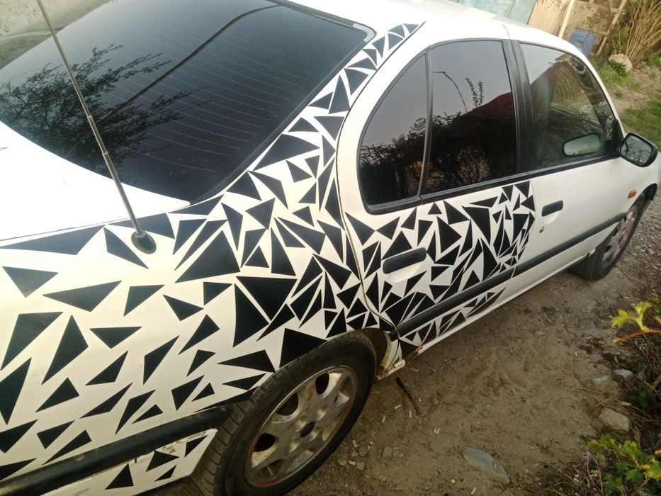 Продам машину нисан