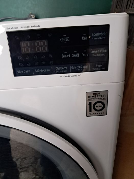 Vînd uscător de rufe LG.