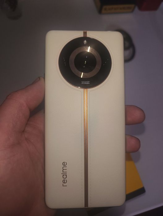 Продам телефон Realmi.