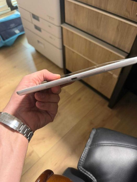 Apple iPad Air 1 16GB Wi-Fi Silver – Cutie originală, achizitionat de nou din SUA