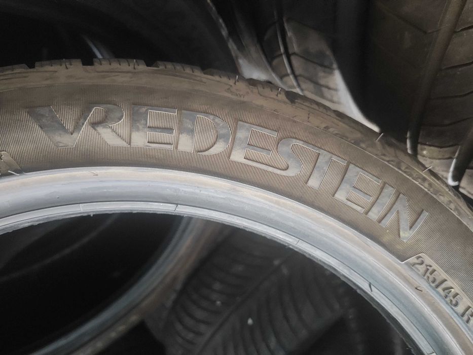 4бр.зимни гуми 215/45/17 Vredestein