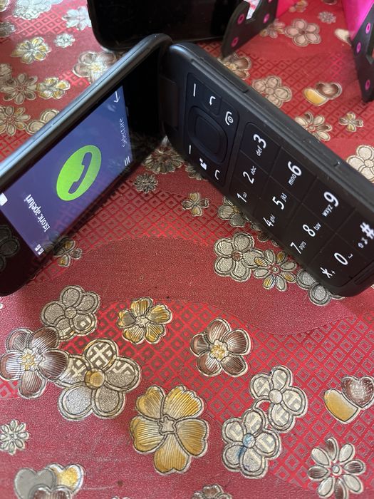 Nokia 2660 Flip excelent