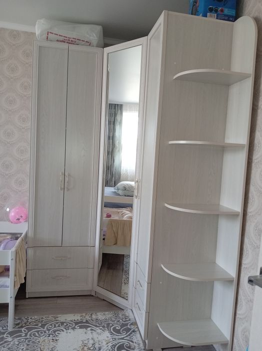 Продам шкаф угловой