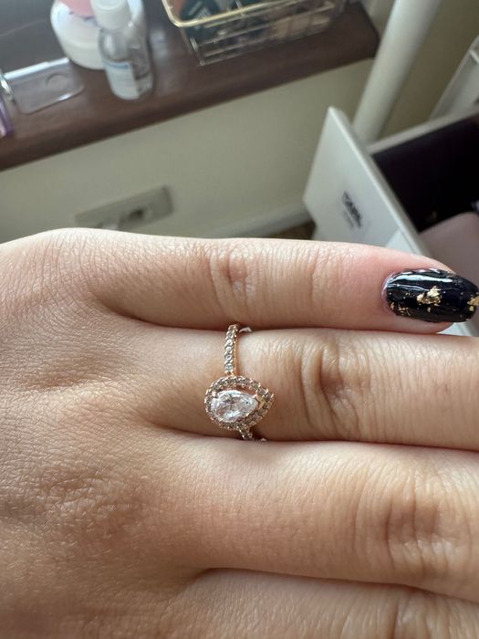 Пръстен Pandora розово злато,в оригиналната си кутия и е размер 54