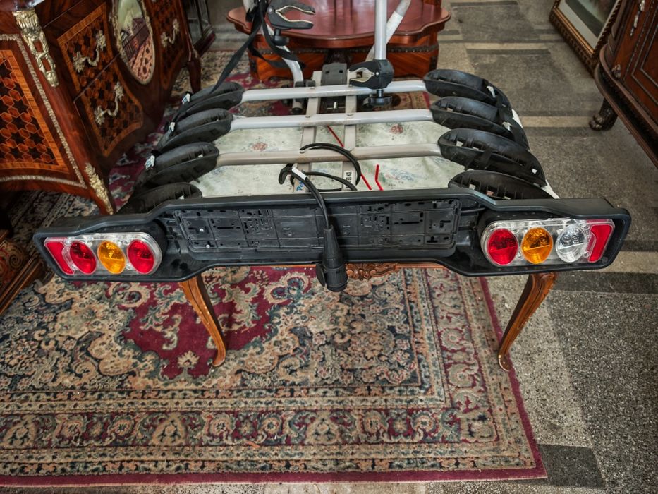 Италиански багажник за 4 велосипеда за теглич с номер и стопове