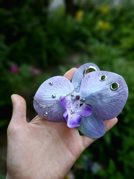 Брелоки орхидеи с пирсингом