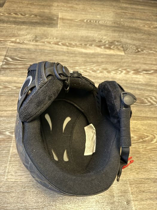 Шлем горнолыжный