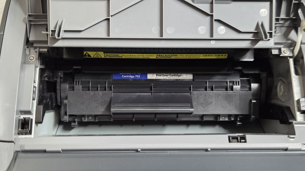 Продаю черно-белый лазерный принтер Canon LBP2900