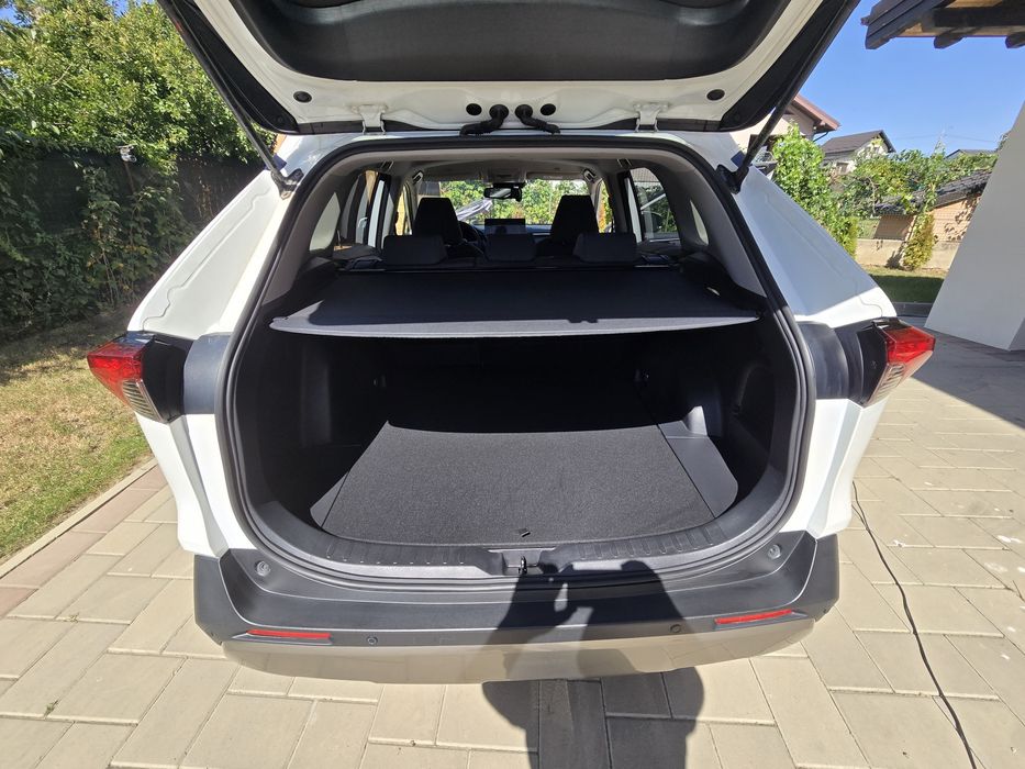 RAV4 full hybrid 2024 (nu e plugin), 4X4, garantie 8 ani