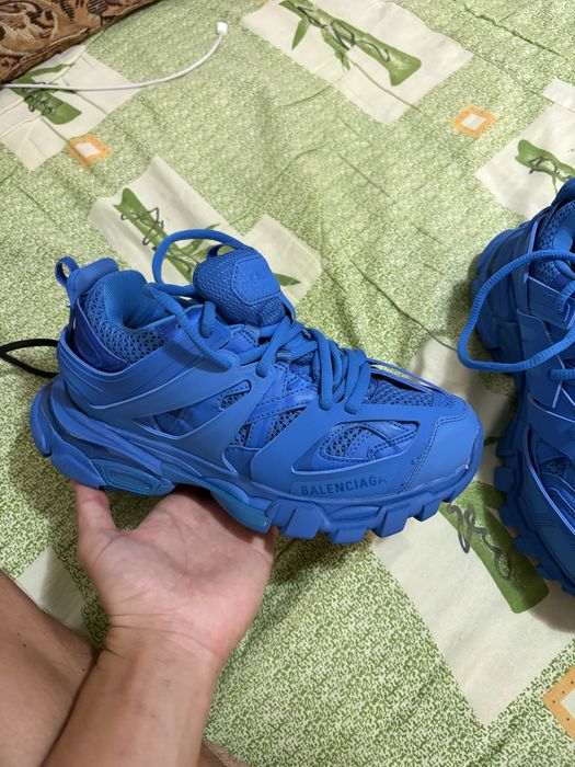 balenciaga track