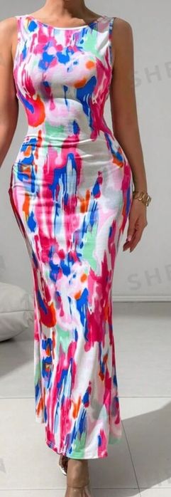 Дълга рокля с гол гръб