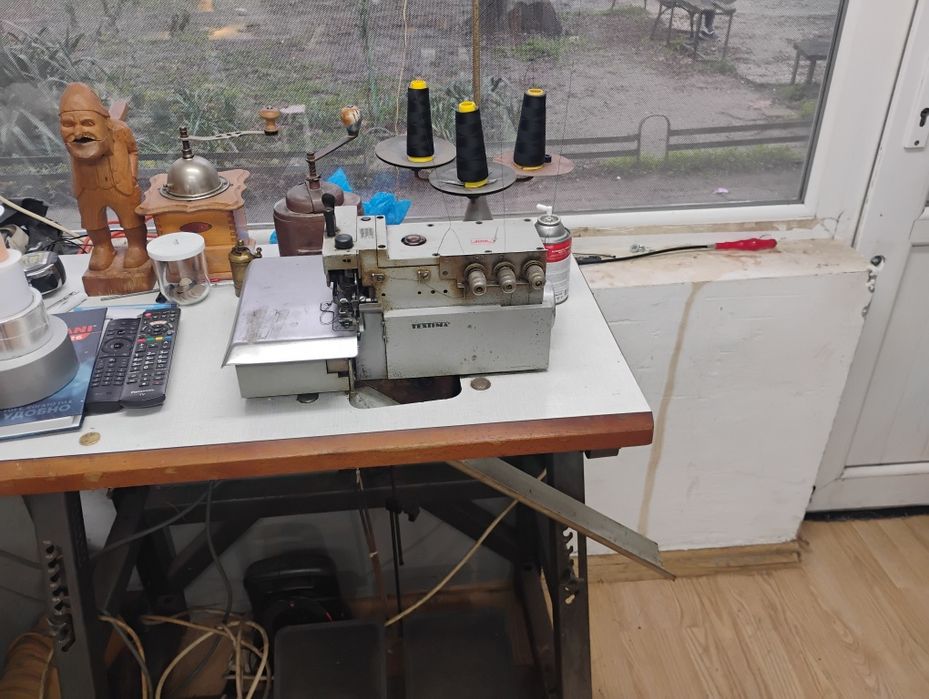 Шевна машина Lucznik, оверлог Textima