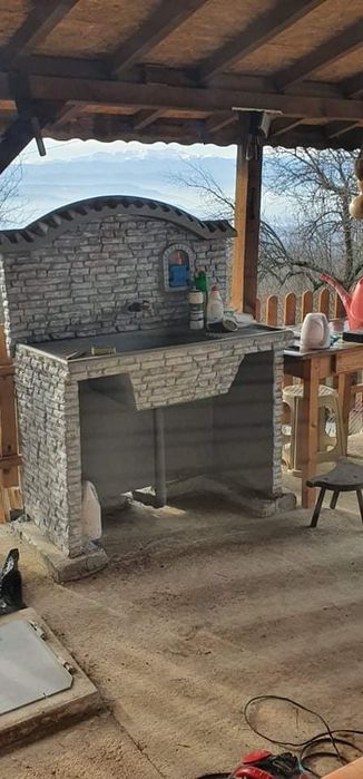 Градински чешми и барбекюта от бетон.