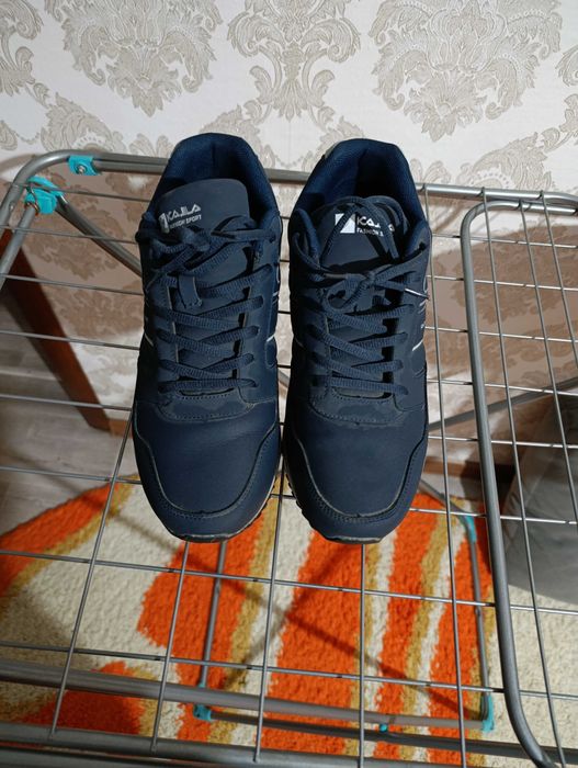 Кроссовки новые ..