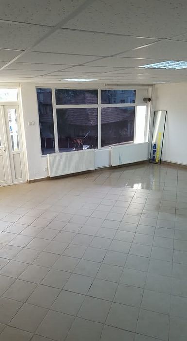 Spațiu comercial