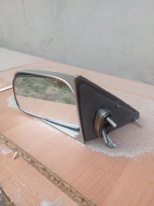 Камри20 сол жактагы айна