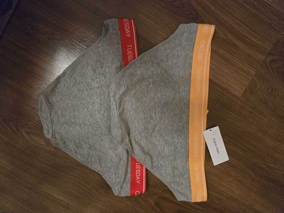 Нов Calvin Klein сутиен и бикини М оригинален с етикети