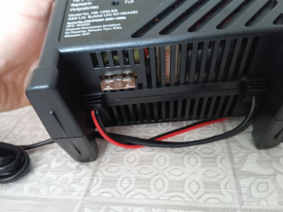 Зарядно устройство за акумулатори 6/12 V