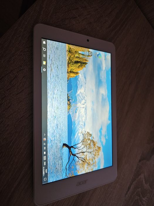 Продавам таблет Acer Iconia Tab 8W W1-810 Windows 10