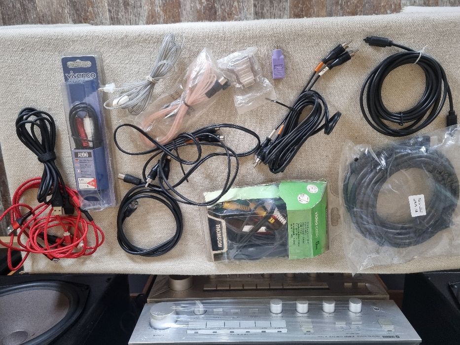 Pachet dif cabluri Audio Video,etc. Perfecta stare.