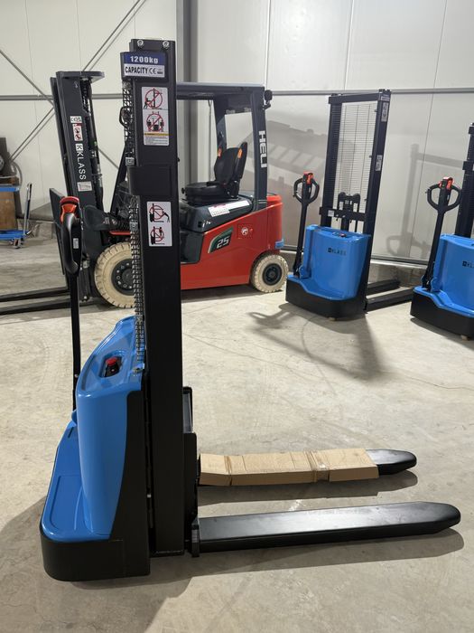 Transpaleta Electrica cu Catarg Liza Electrica