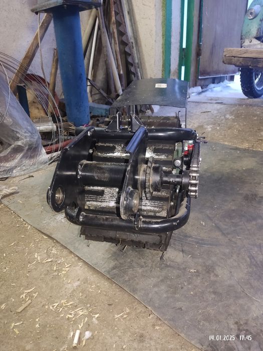 Гусиница эндуро с лыжой