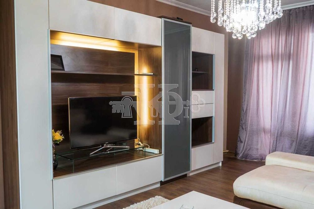 Продава се Четиристаен апартамент в Добрич, Христо Ботев - 98 кв.м за 1103 €/кв.м - Снимка #2