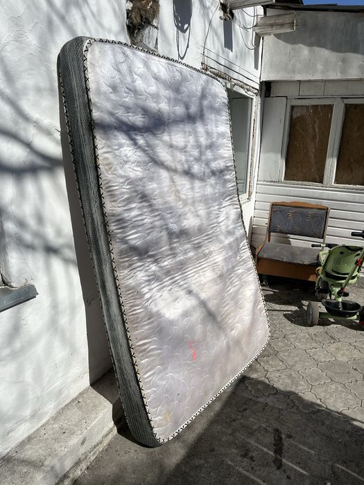 Продам кровать с матрасом