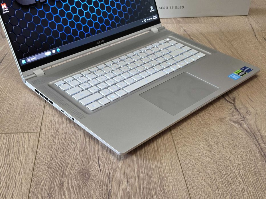 OLED 4K UHD | i7-13700H | RTX 4070 | 16RAM лаптоп laptop Gigabyte aero gaming гейминг гигабит аеро
