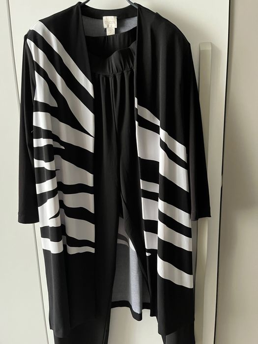 Costum cu pantalon de vanzare