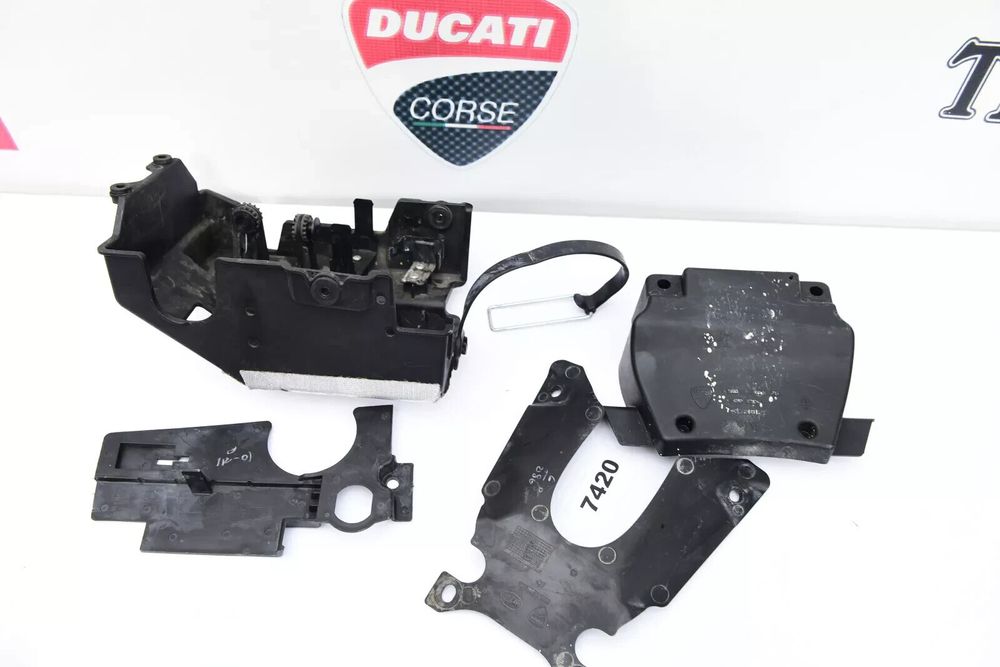 Tava de depozitare a bateriei de plastic Ducati Scrambler 400 800 2016